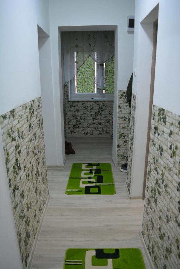 Green Rooms Hunedoara Extérieur photo