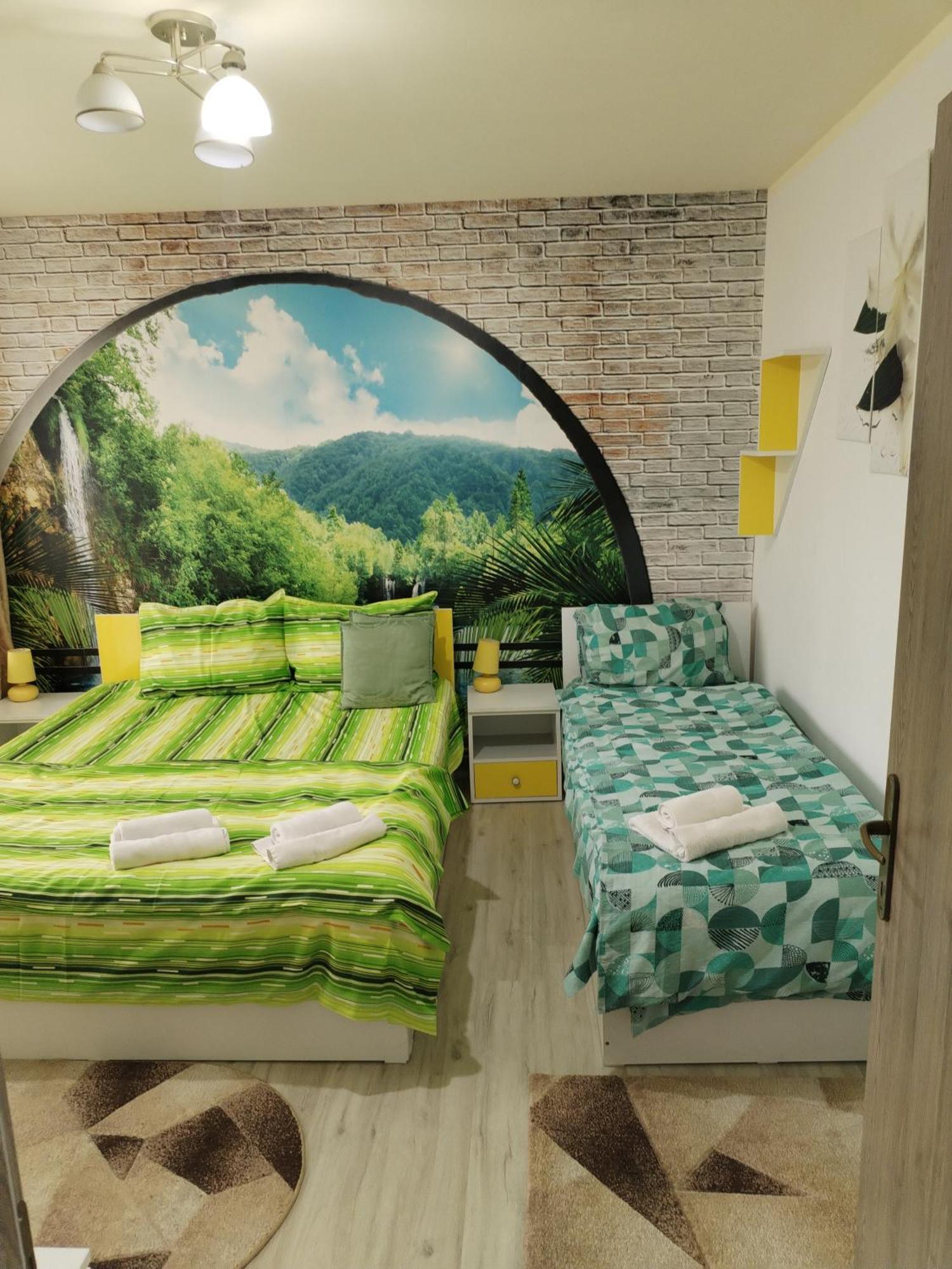 Green Rooms Hunedoara Extérieur photo